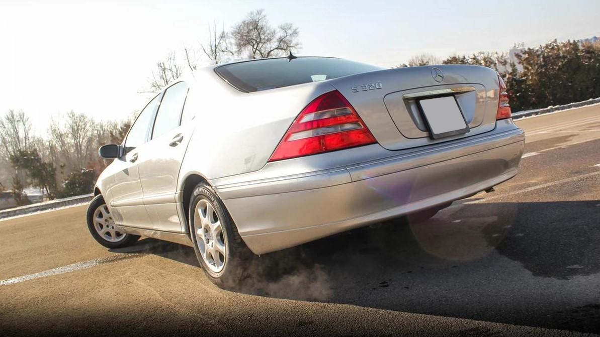 Mercedes-Benz S320 почти без пробега продают в Алматы