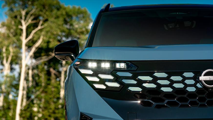 В США дебютировал новый гибридный Nissan Rogue