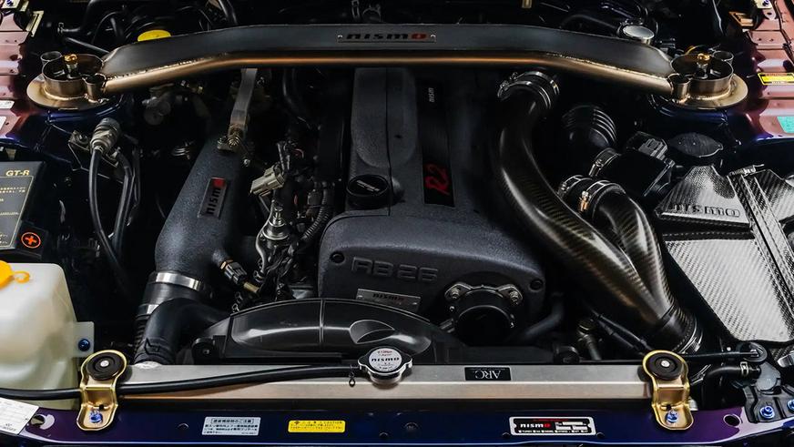 Один из самых редких Nissan Skyline GT-R появился в продаже в Дубае