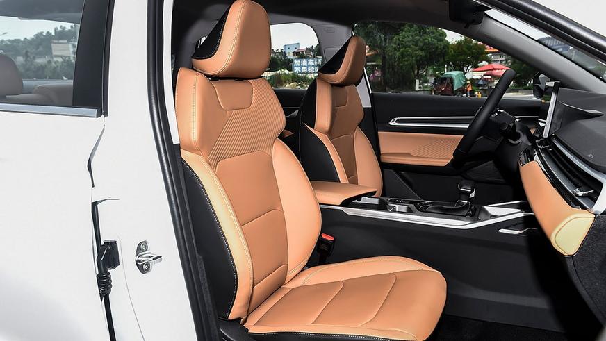 Geely снова обновит седан Emgrand: официальные фото