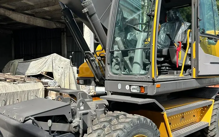 Volvo  EW 2022 года за 87 000 000 тг. в Караганда