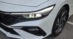 Hyundai Elantra 2024 годаfor9 700 000 тг. в Алматы – фото 3
