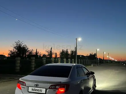 Toyota Camry 2014 года за 6 900 000 тг. в Атырау – фото 2