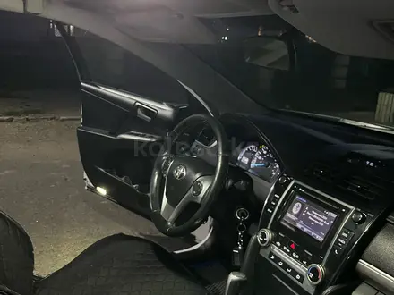 Toyota Camry 2014 года за 6 900 000 тг. в Атырау – фото 5