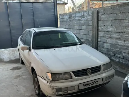 Volkswagen Passat 1997 года за 1 300 000 тг. в Шымкент – фото 2