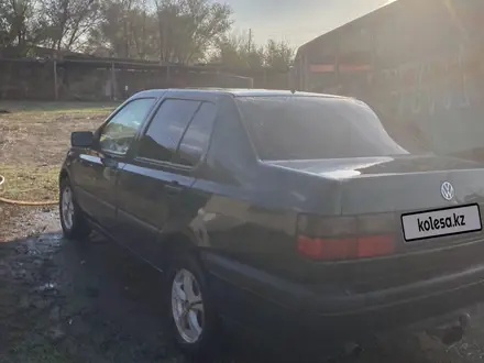 Volkswagen Vento 1996 года за 1 100 000 тг. в Кордай – фото 2