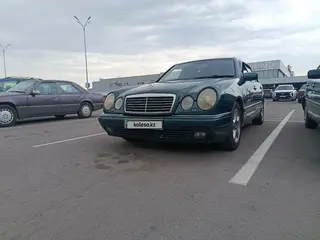 Mercedes-Benz E 230
