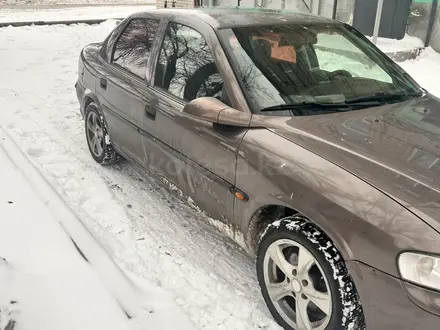 Opel Vectra 1998 года за 1 100 000 тг. в Актобе – фото 2