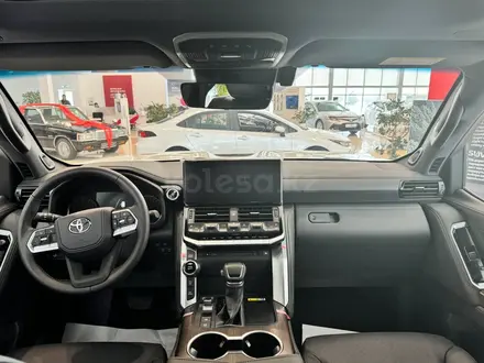Toyota Land Cruiser Luxe 2023 года за 56 450 000 тг. в Актобе – фото 9