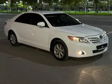 Toyota Camry 2010 года за 5 500 000 тг. в Кульсары – фото 2