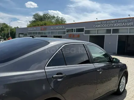 Toyota Camry 2010 года за 6 500 000 тг. в Актобе – фото 2