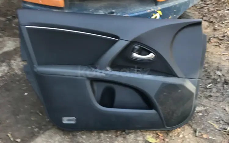 Обшивка левой передней двери Тойота Авенсис 272үшін20 000 тг. в Алматы
