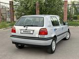 Volkswagen Golf 1993 года за 2 150 000 тг. в Алматы – фото 2