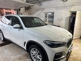 BMW X5 2019 года за 26 800 000 тг. в Астана – фото 2