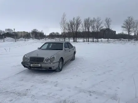 Mercedes-Benz E 280 1998 года за 2 199 999 тг. в Астана – фото 2