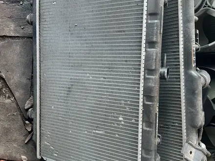 Радиатор охлаждения двигателя вентилятор за 20 000 тг. в Алматы