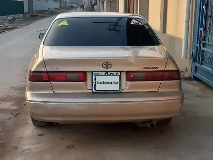 Toyota Camry 1997 года за 3 000 000 тг. в Абай (Келесский р-н) – фото 2