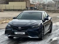 Toyota Camry 2021 года за 14 100 000 тг. в Алматы