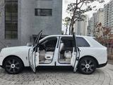 Rolls-Royce Cullinan 2023 года за 187 000 000 тг. в Астана