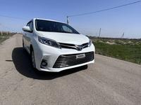 Toyota Sienna 2015 года за 12 500 000 тг. в Атырау