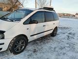 Volkswagen Sharan 2000 годаfor3 500 000 тг. в Уральск