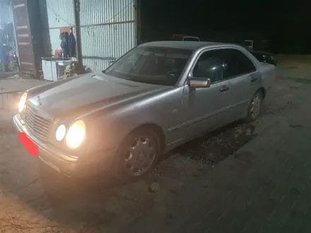 Mercedes-Benz E 240 1997 года за 1 400 000 тг. в Шымкент