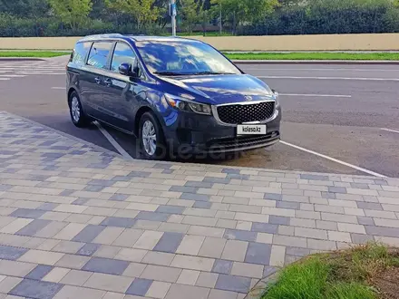 Kia Sedona 2016 года за 10 000 000 тг. в Астана