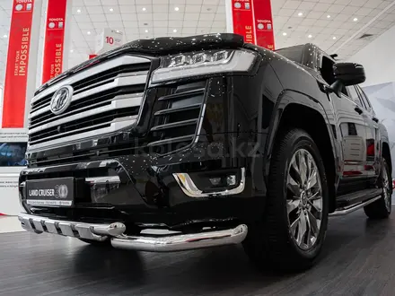 Toyota Land Cruiser Premium+ 2024 года за 73 790 000 тг. в Караганда