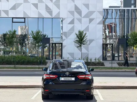 Toyota Camry 2018 года за 13 200 000 тг. в Астана – фото 5