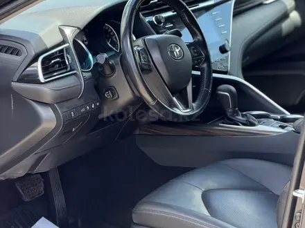 Toyota Camry 2018 года за 13 200 000 тг. в Астана – фото 7