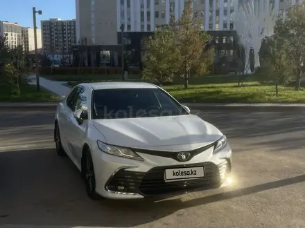 Toyota Camry 2021 года за 16 700 000 тг. в Астана