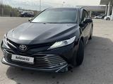 Toyota Camry 2018 года за 14 800 000 тг. в Алматы – фото 3