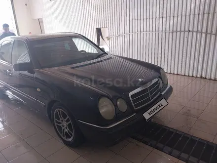 Mercedes-Benz E 230 1996 года за 2 800 000 тг. в Атырау