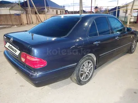 Mercedes-Benz E 230 1996 года за 2 800 000 тг. в Атырау – фото 4