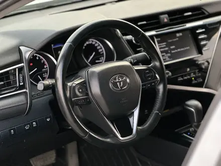 Toyota Camry 2019 года за 13 000 000 тг. в Актобе – фото 11