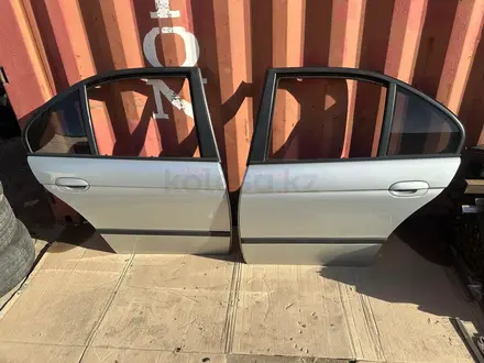 Двери bmw 5series e39 за 30 000 тг. в Караганда