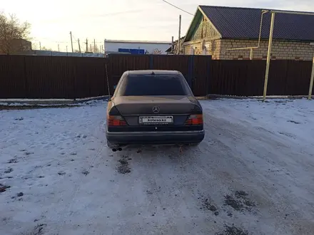 Mercedes-Benz E 230 1991 года за 2 000 000 тг. в Денисовка – фото 3