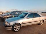 Mercedes-Benz C 180 1995 года за 1 600 000 тг. в Уральск – фото 2