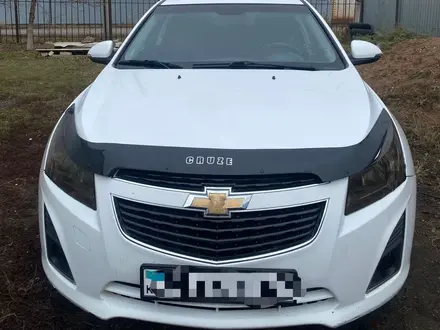Chevrolet Cruze 2014 года за 3 500 000 тг. в Уральск – фото 2