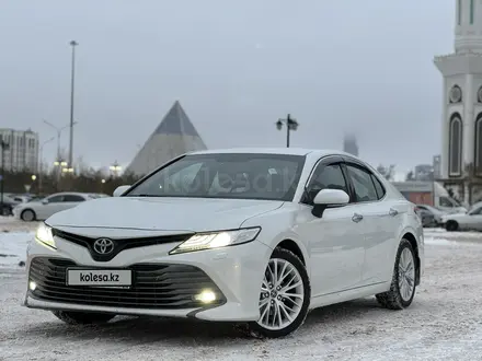 Toyota Camry 2019 года за 13 700 000 тг. в Астана