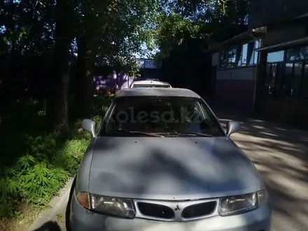 Mitsubishi Carisma 1999 года за 1 000 000 тг. в Алматы – фото 2