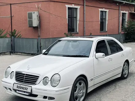 Mercedes-Benz E 320 2000 года за 7 300 000 тг. в Шымкент – фото 2