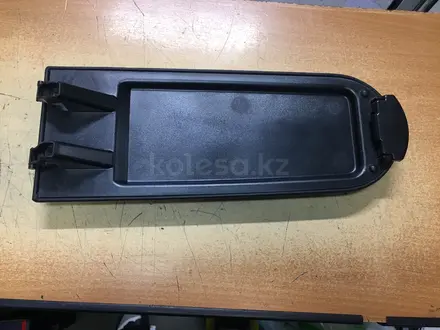 Крышка подлокотника VW Polo за 1 000 тг. в Алматы