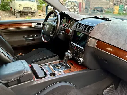 Volkswagen Touareg 2004 года за 4 500 000 тг. в Караганда – фото 4