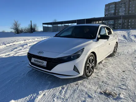 Hyundai Elantra 2021 года за 7 500 000 тг. в Караганда – фото 2