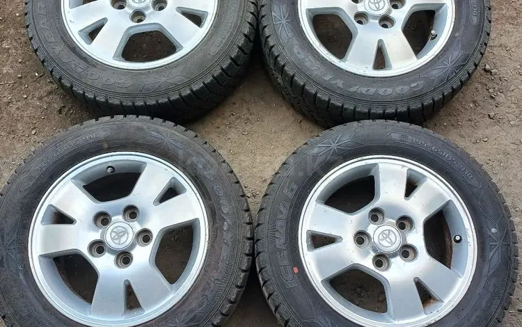 TOYOTA R15 5X114, 3 с зимними шинами. за 140 000 тг. в Алматы