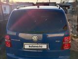 Volkswagen Touran 2005 года за 3 000 000 тг. в Караганда – фото 2