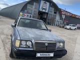 Mercedes-Benz E 260 1990 годаfor700 000 тг. в Астана