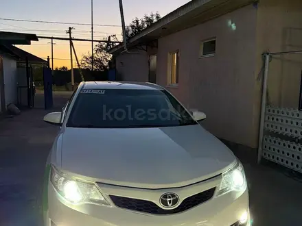 Toyota Camry 2014 года за 5 380 000 тг. в Атырау – фото 2