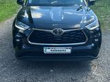 Toyota Highlander 2023 года за 36 000 000 тг. в Караганда